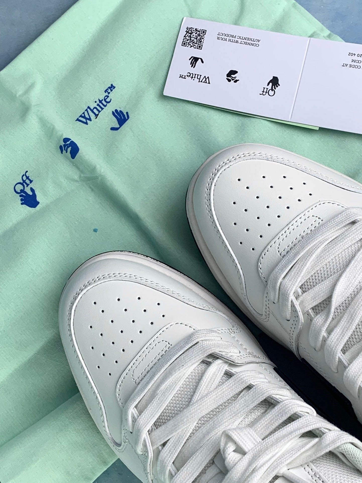 Off-White Sneakers (White/Black Swoosh))