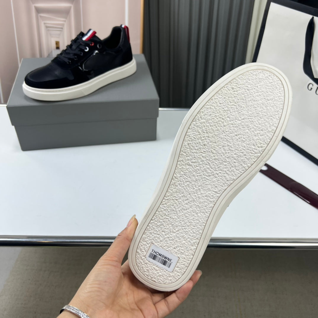Thom BrowneMen's Premium Leather Sneakers - Handcrafted Cowhide Low-Top Casual Shoes with Grosgrain Detail
