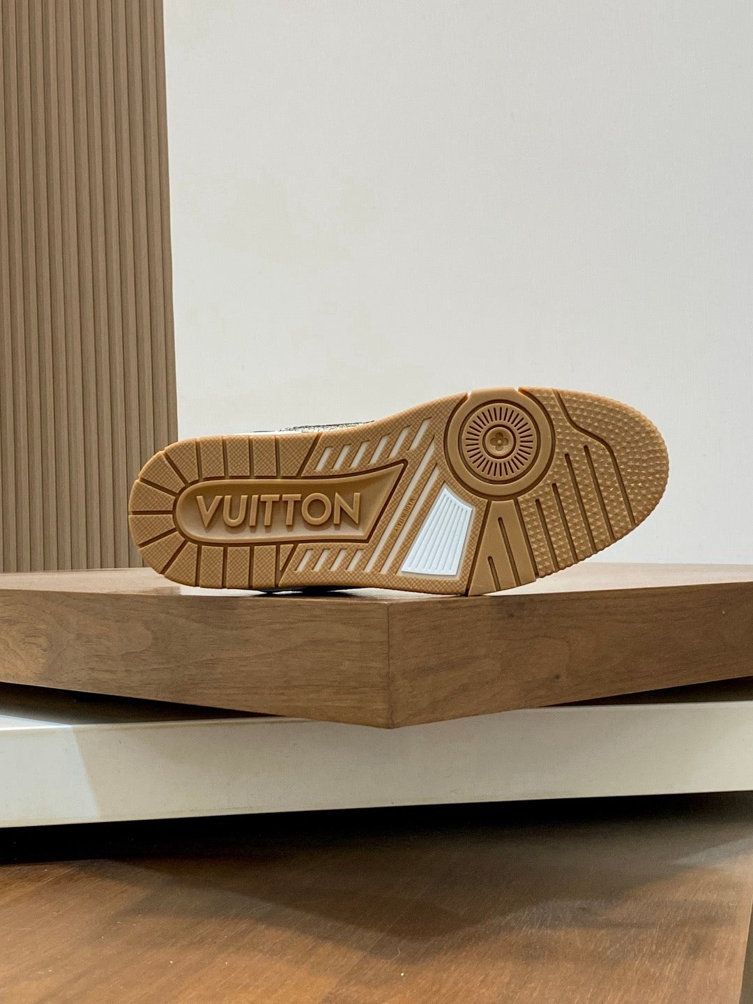 LV Unisex Runway-Style Sneakers