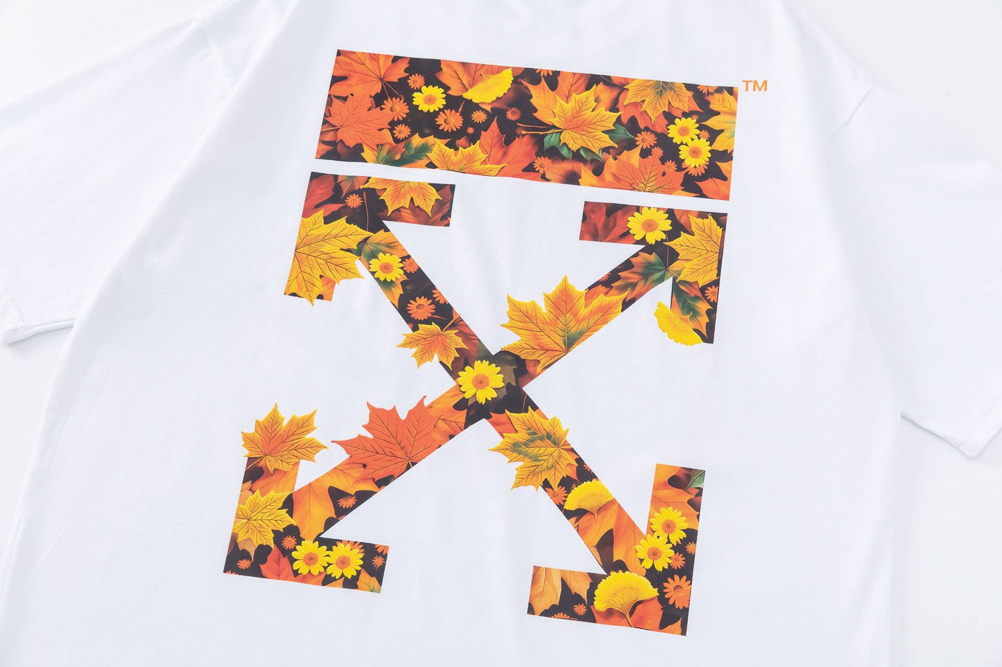 OFF-WHITE  Chrysanthemum-pattern T-shirt