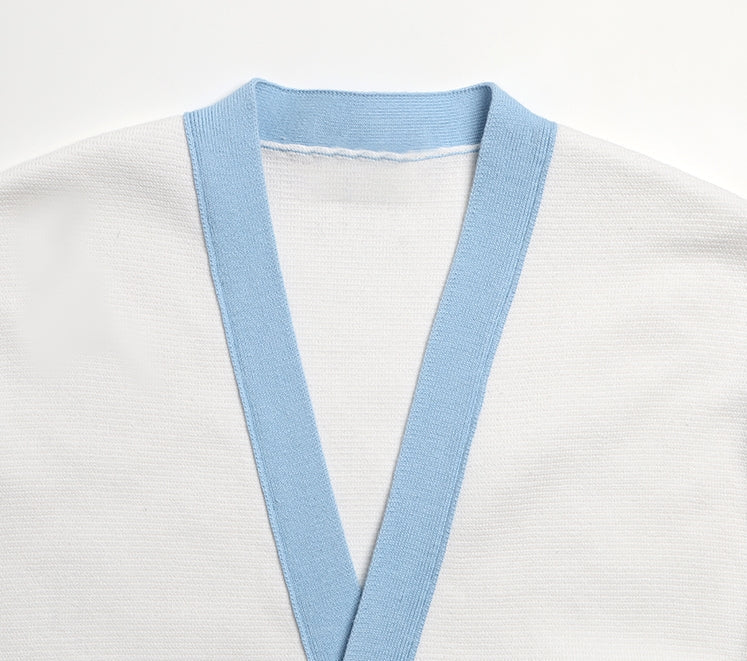 Thom BrowneMen's Classic V-Neck Knitted Cardigan with 4-Bar Sleeve Detail