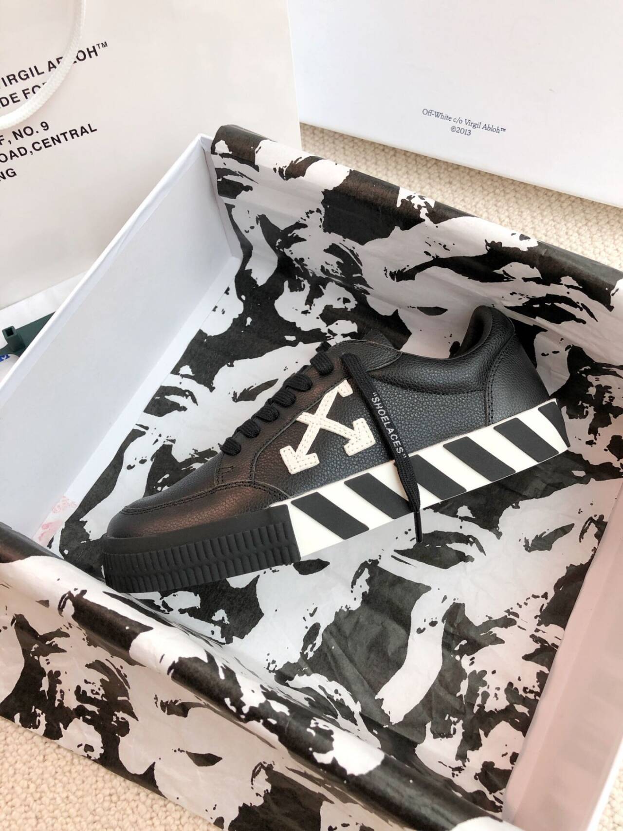Off-white Classic Leather Casual Shoes