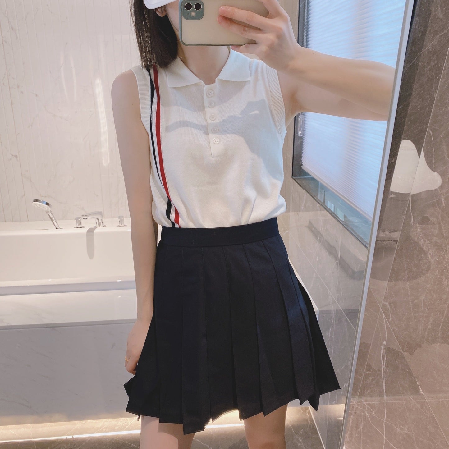 2025  Sleeveless sweater