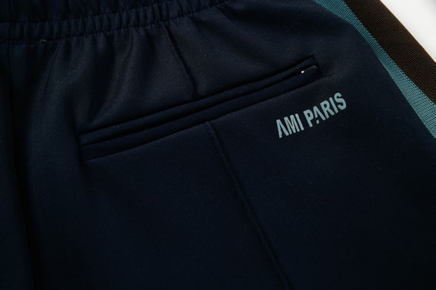 AMI PARIS Men's and women's sportswear
