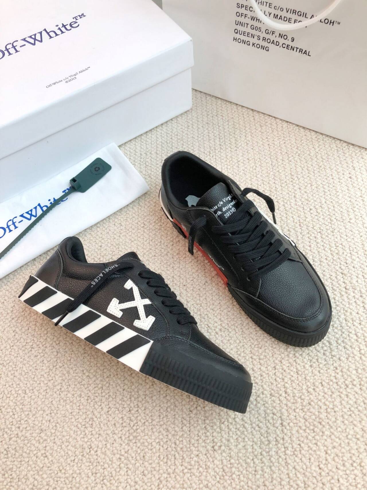 Off-white Classic Leather Casual Shoes