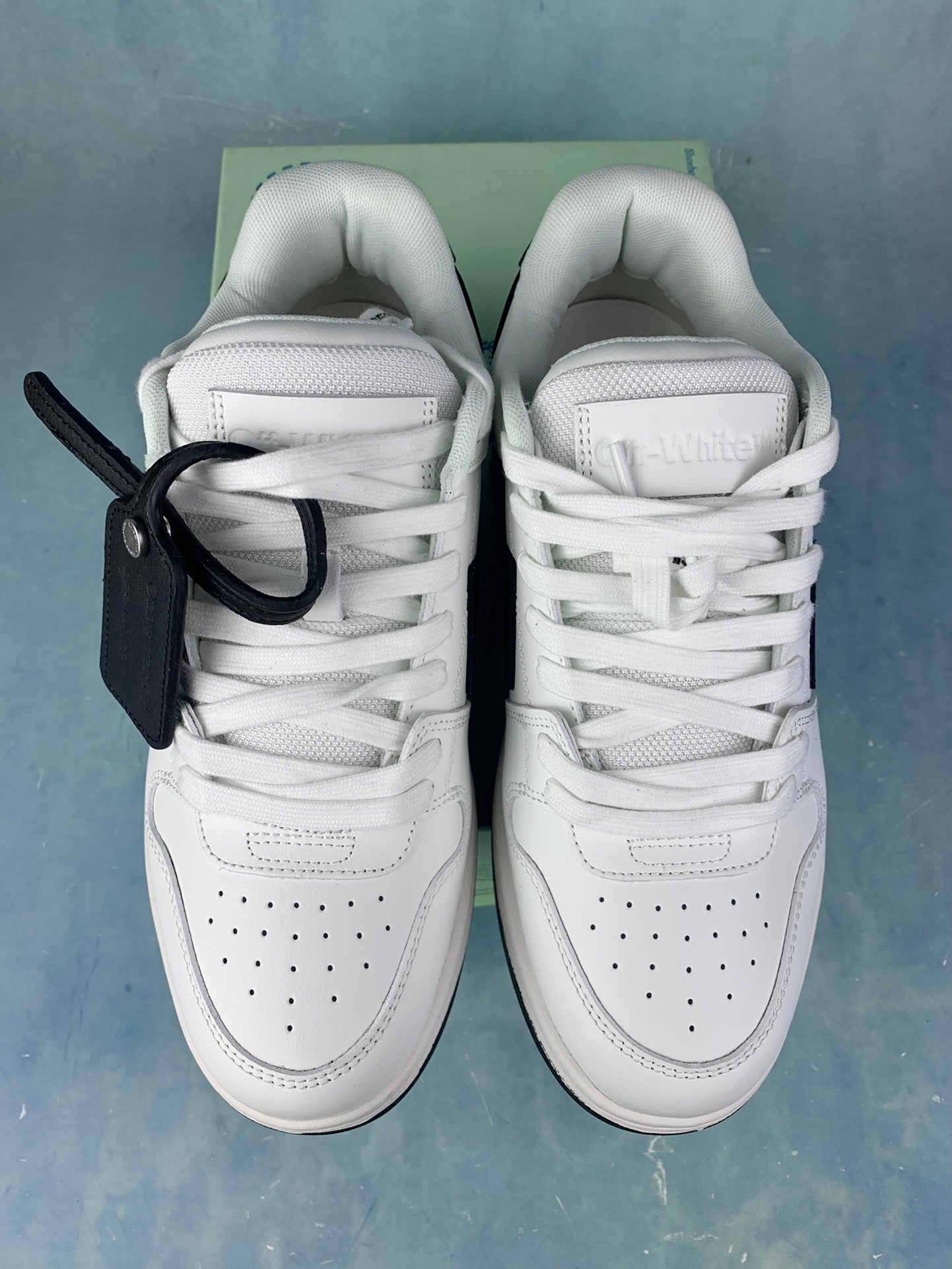 Off-White Sneakers (White/Black Swoosh)）