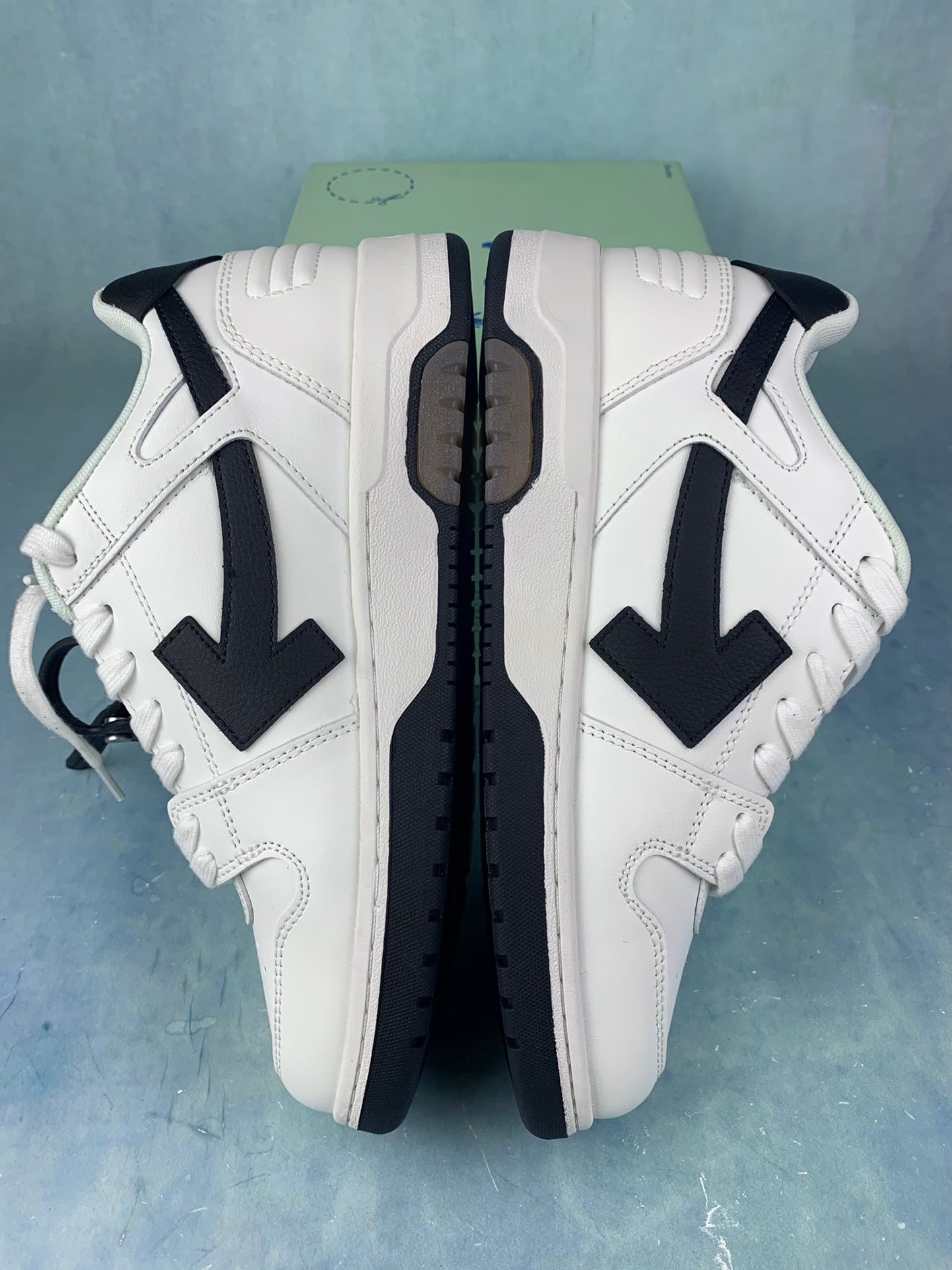 Off-White Sneakers (White/Black Swoosh)）