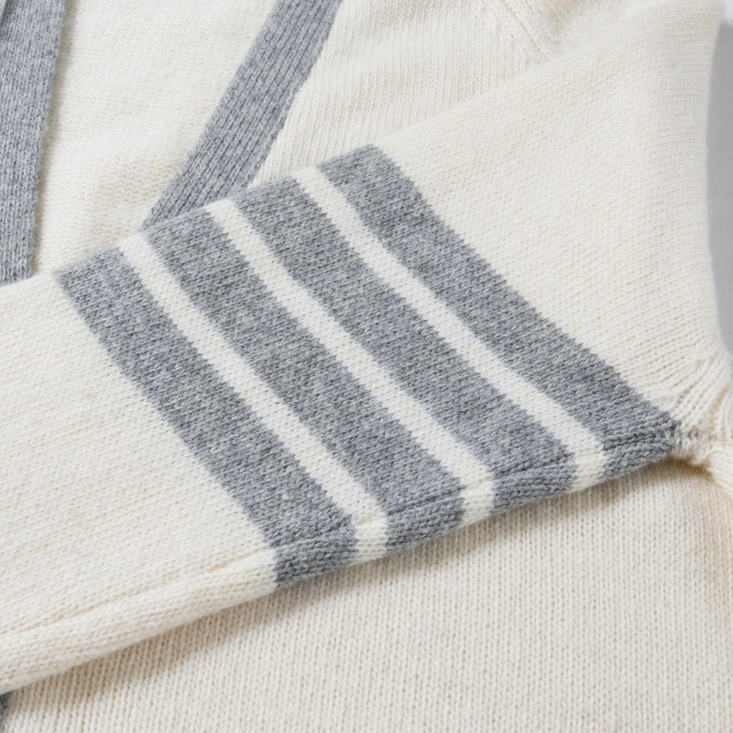 Thom BrowneUnisex Classic V-Neck Knitted Cardigan with 4-Bar Sleeve Detail