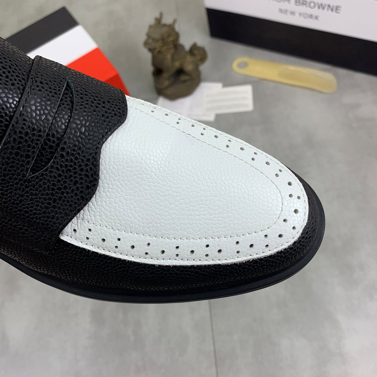 Thom BrowneMen's Premium Leather Dress Shoes - Handcrafted Cowhide Formal Shoes with Grosgrain Detail