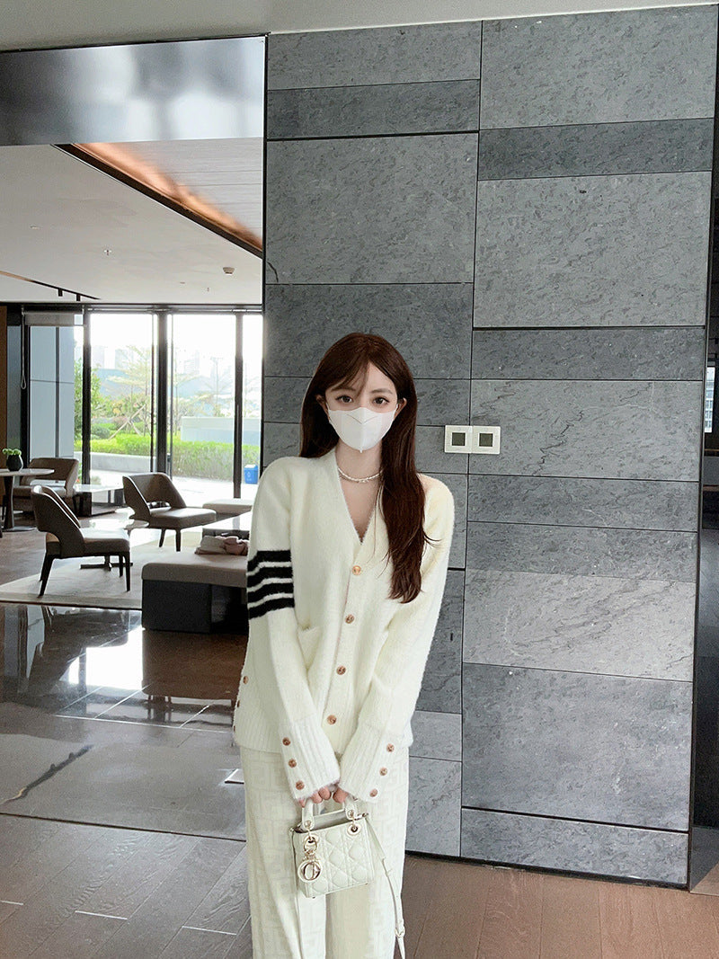 Thom BrowneWomen's Anti-Pilling Cardigan - Japanese Crafted Partial Button Front Sweater