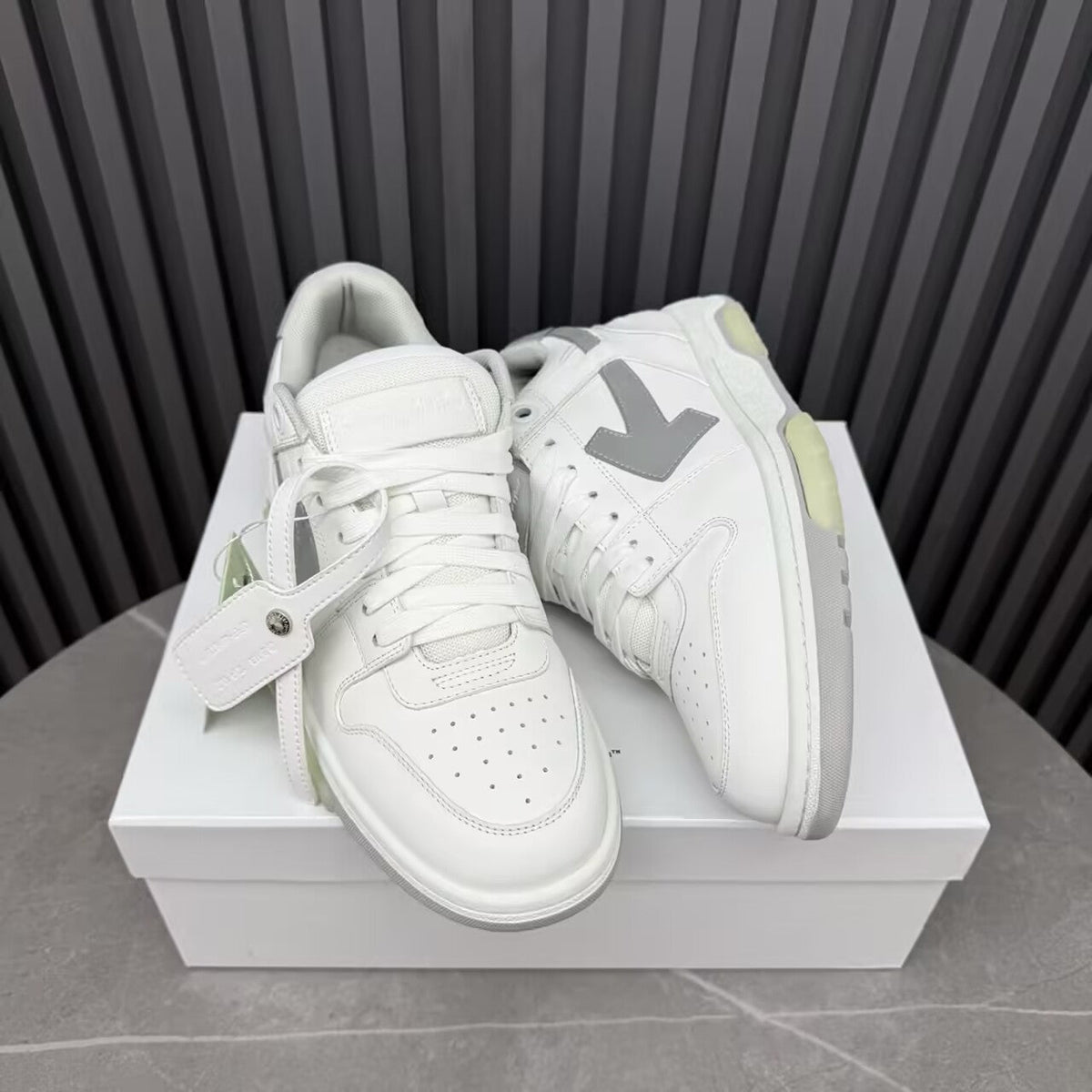 OFF-WHITE New white sneakers for men and women