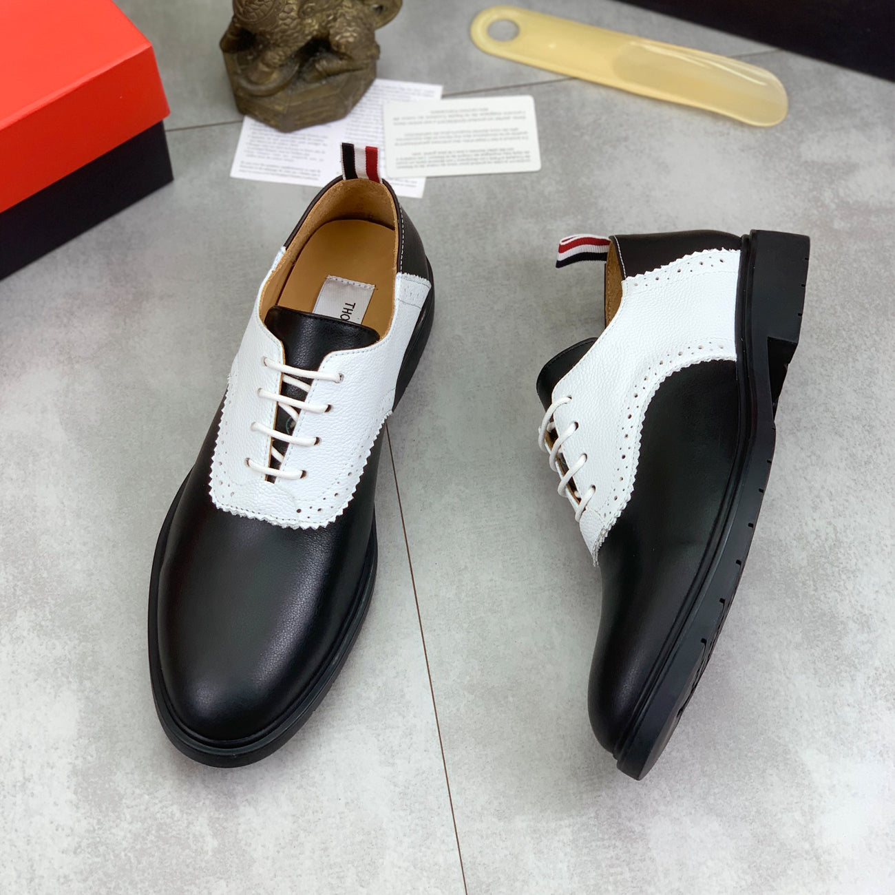 Thom BrowneMen's Premium Leather Dress Shoes - Handcrafted Cowhide Formal Shoes with Grosgrain Detail