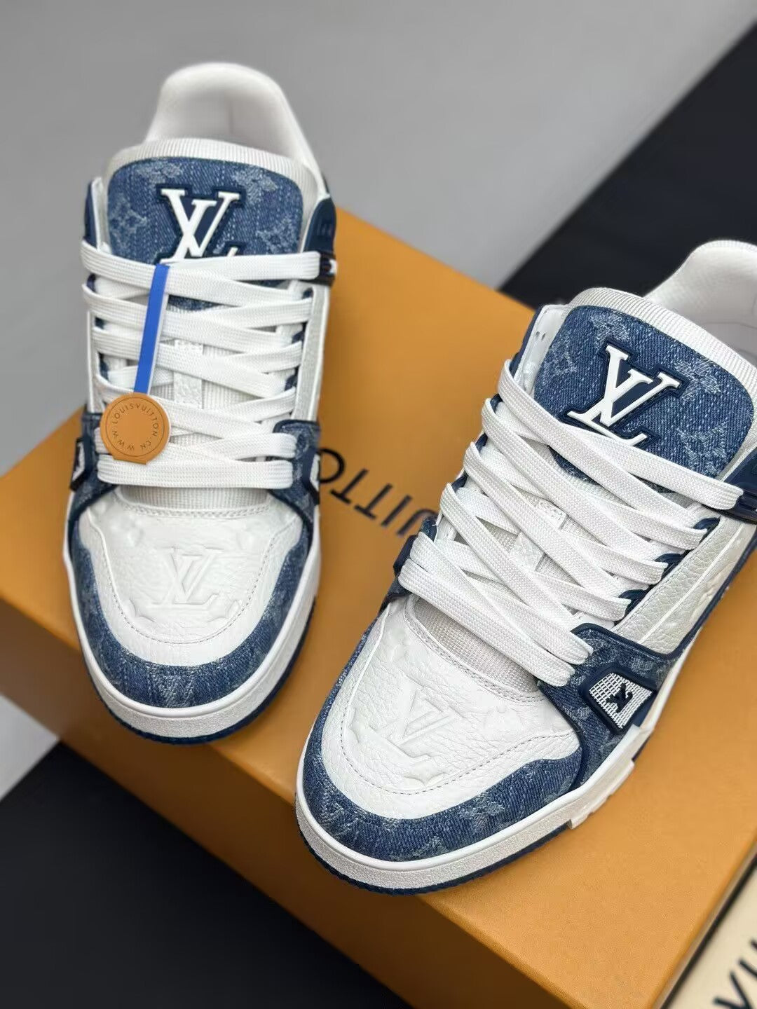 Premium unisex skate sneakers (couples' style)