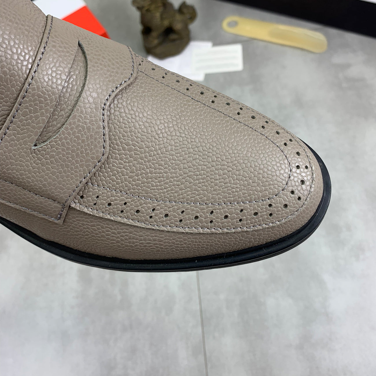 Thom BrowneMen's Premium Leather Dress Shoes - Handcrafted Cowhide Formal Shoes with Grosgrain Detail