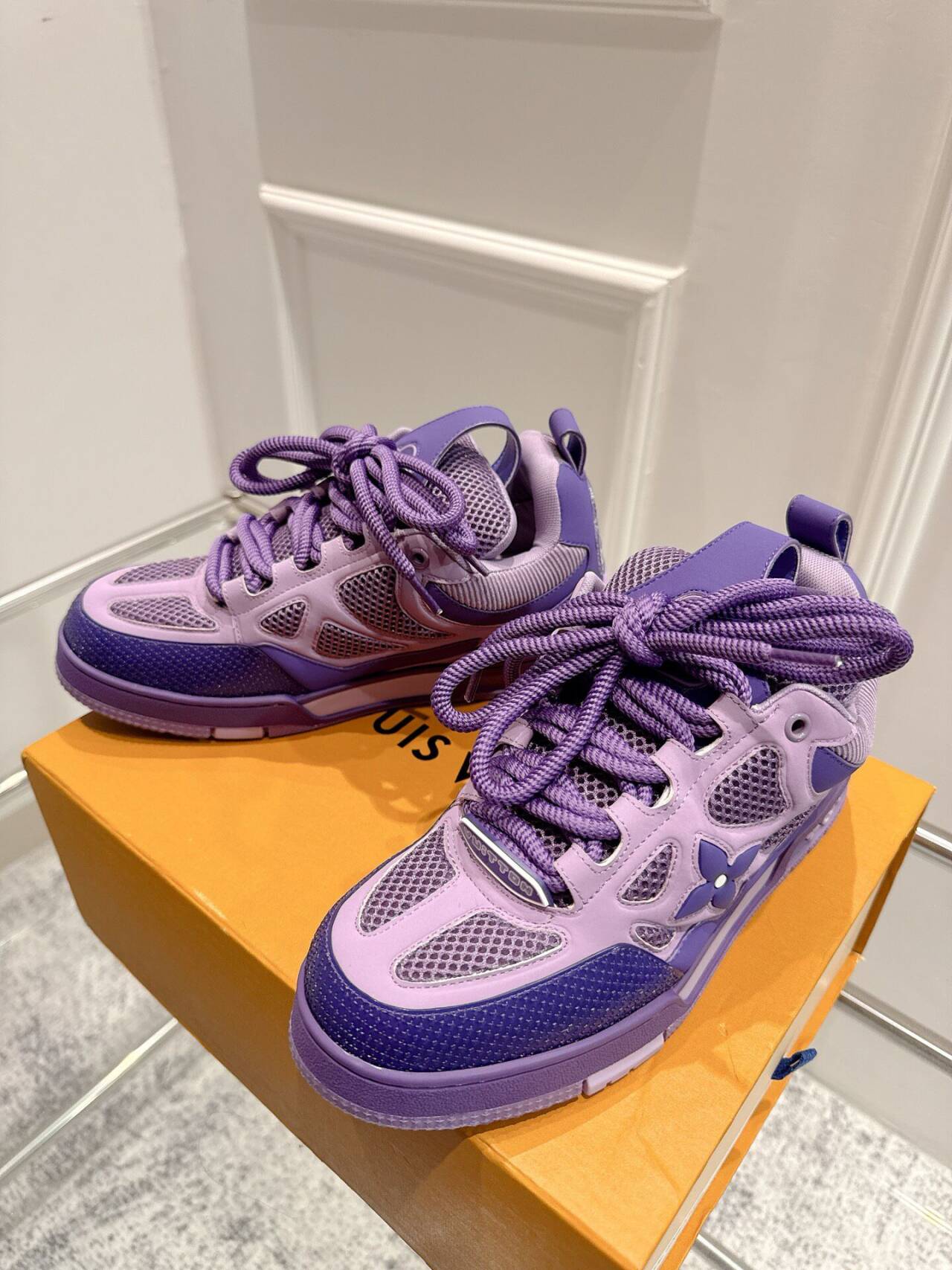 Premium unisex sneakers (couples' style)