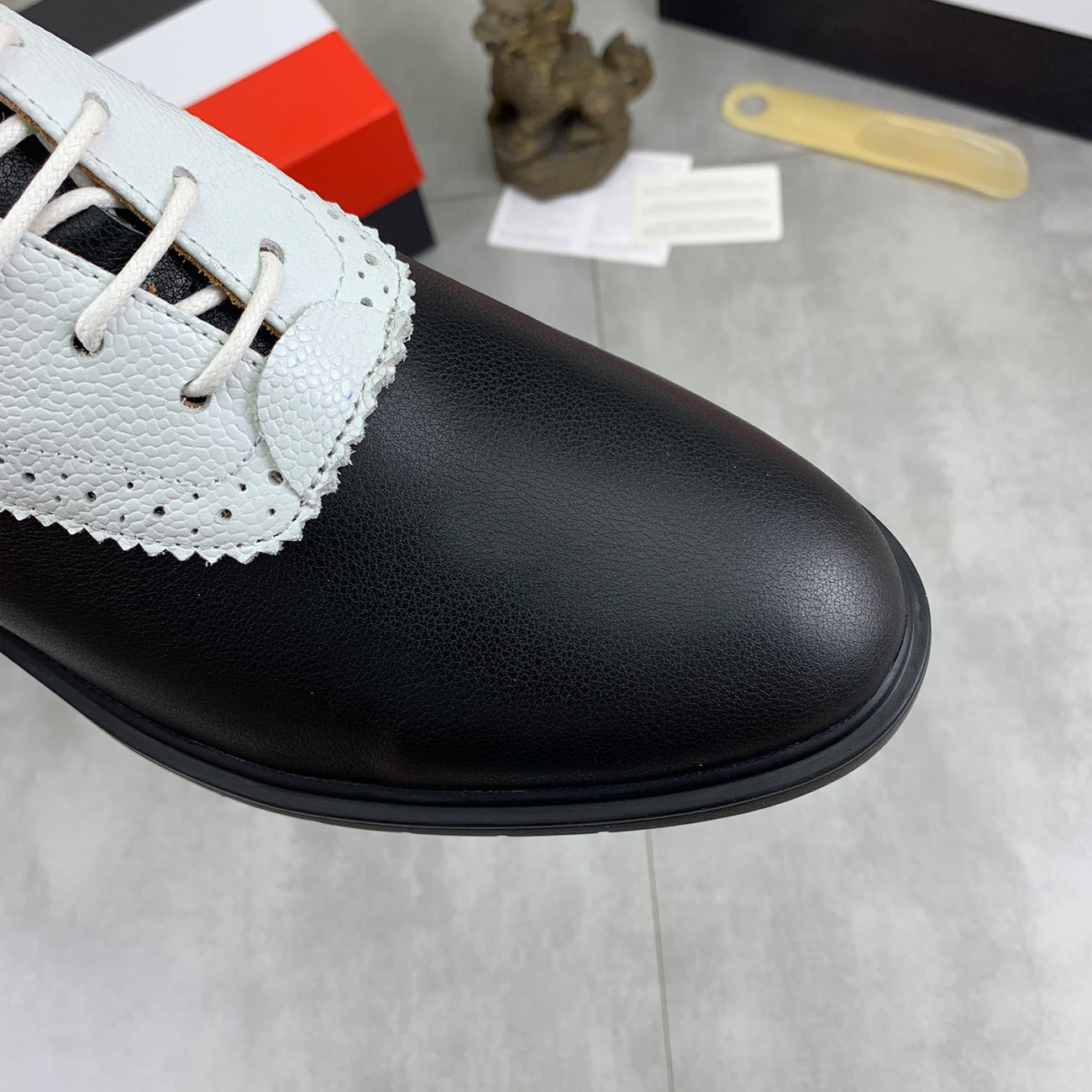 Thom BrowneMen's Premium Leather Dress Shoes - Handcrafted Cowhide Formal Shoes with Grosgrain Detail