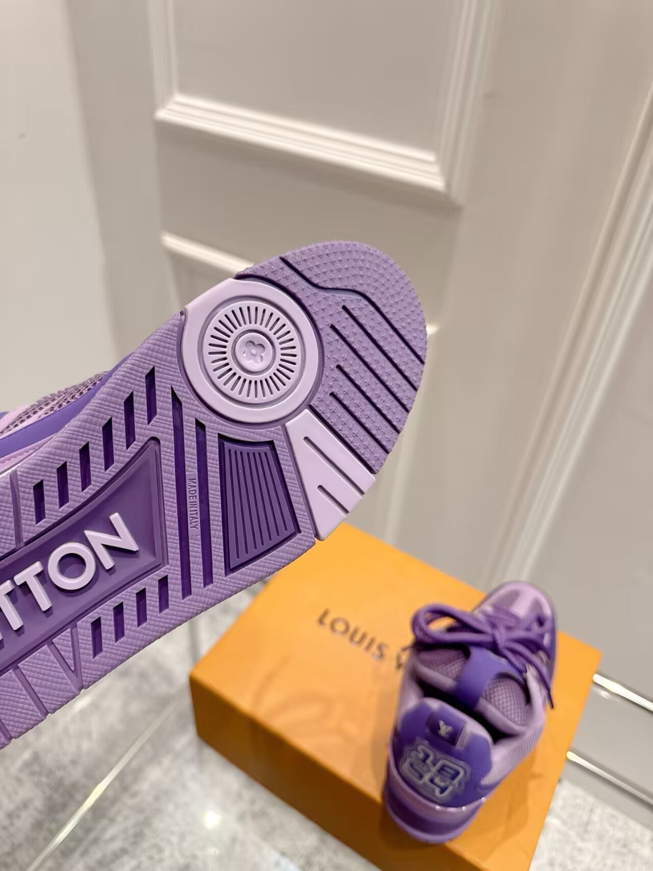 Premium unisex sneakers (couples' style)