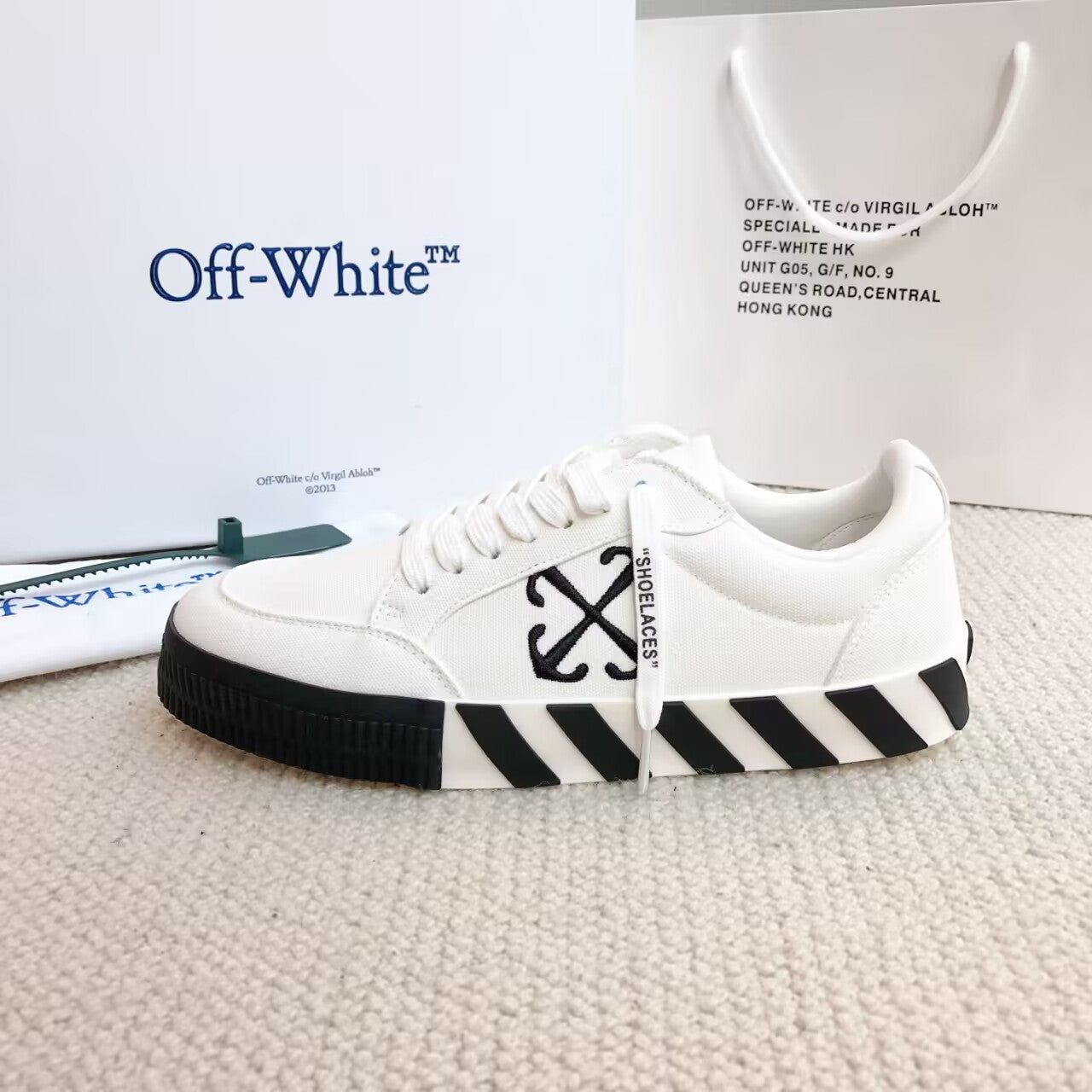 Off-white Classic canvas casual shoes