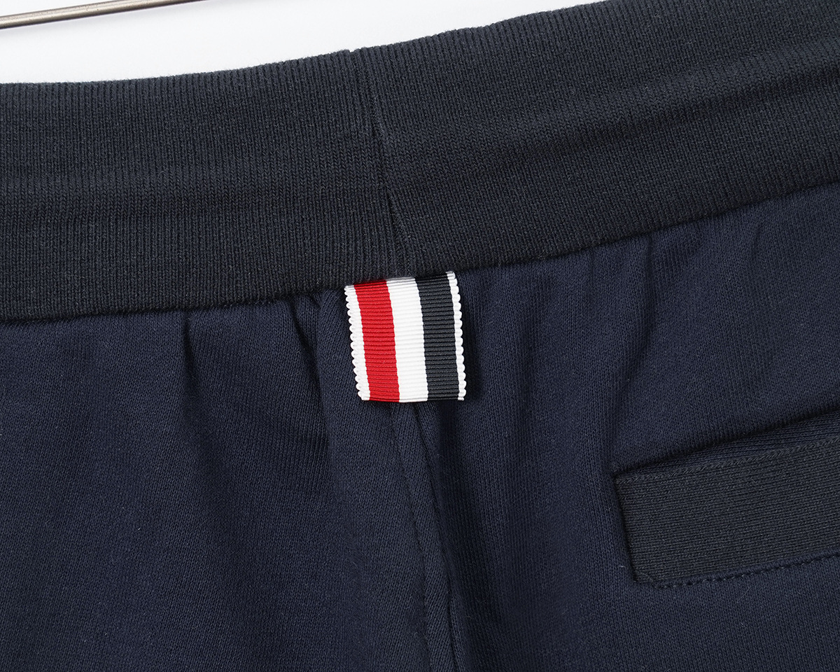 Thom BrowneMen's Casual Shorts - 100% Cotton Made in Japan with 4-Bar Detail