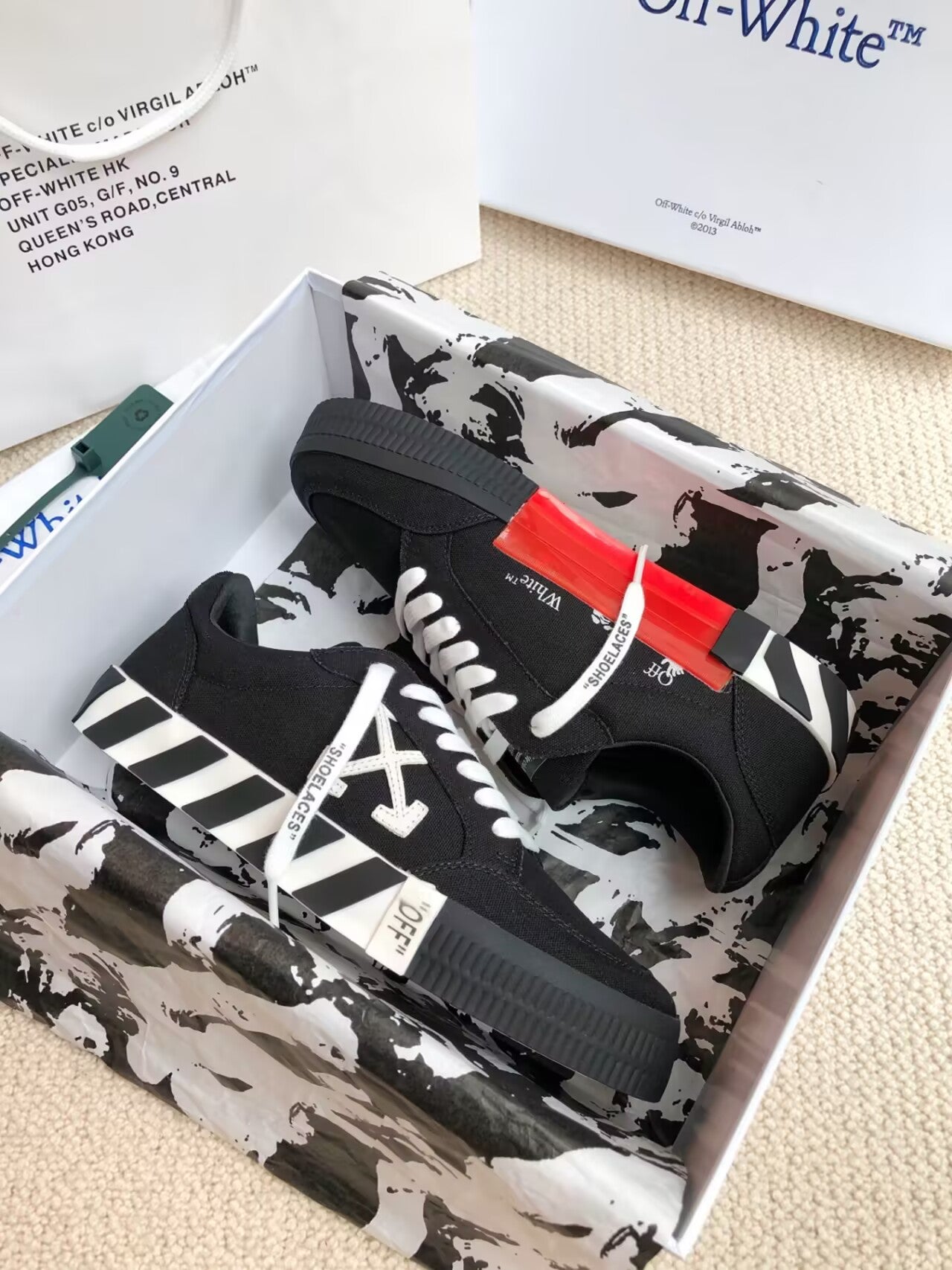 Off-white Classic canvas casual shoes