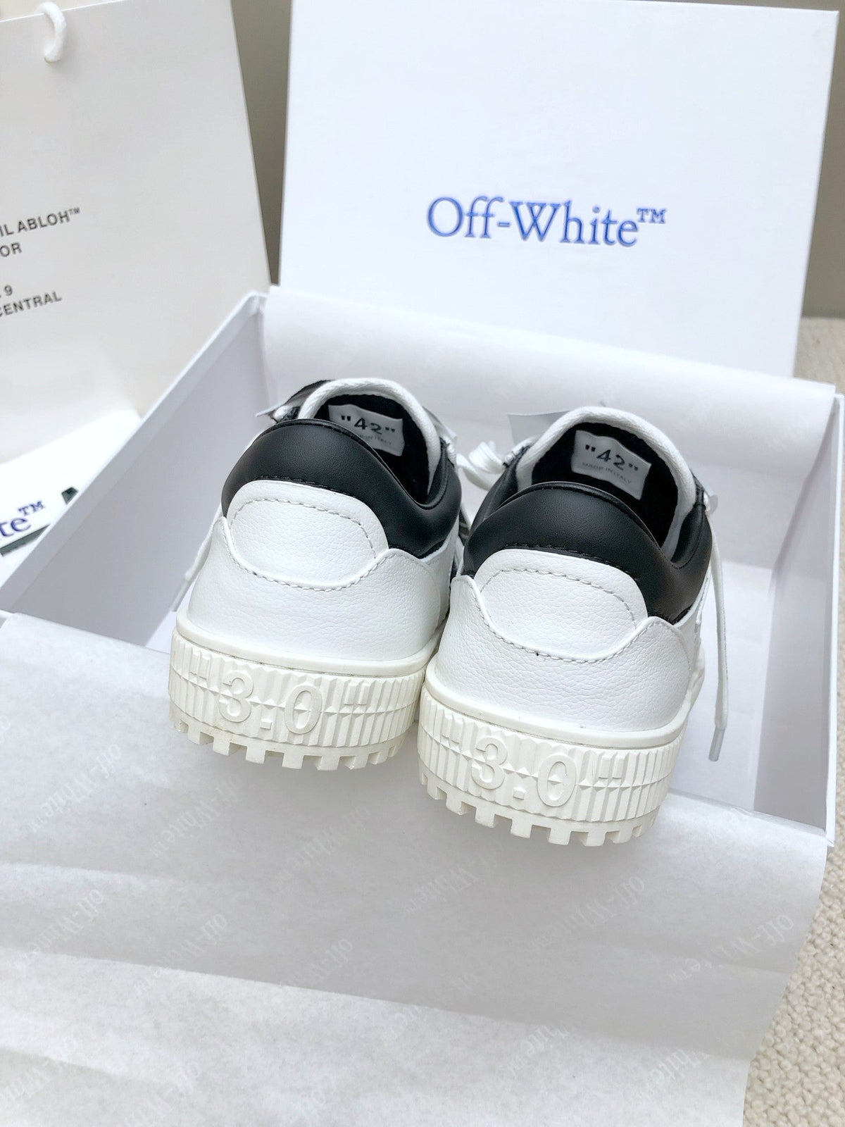OFF-WHITE  Classic casual shoes