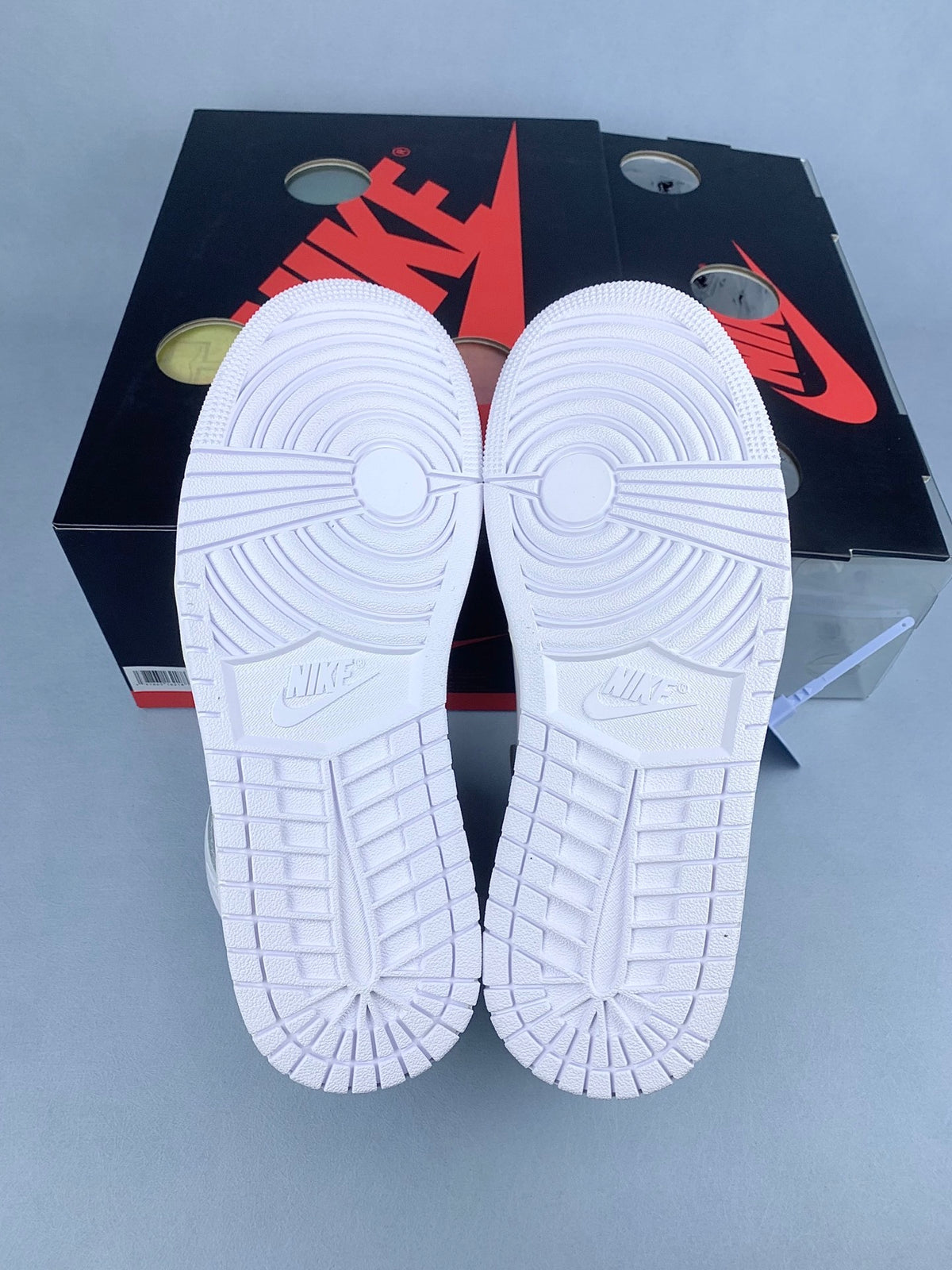 Air Jordan 1 High OG x Off-White "Triple White" AA3834-100