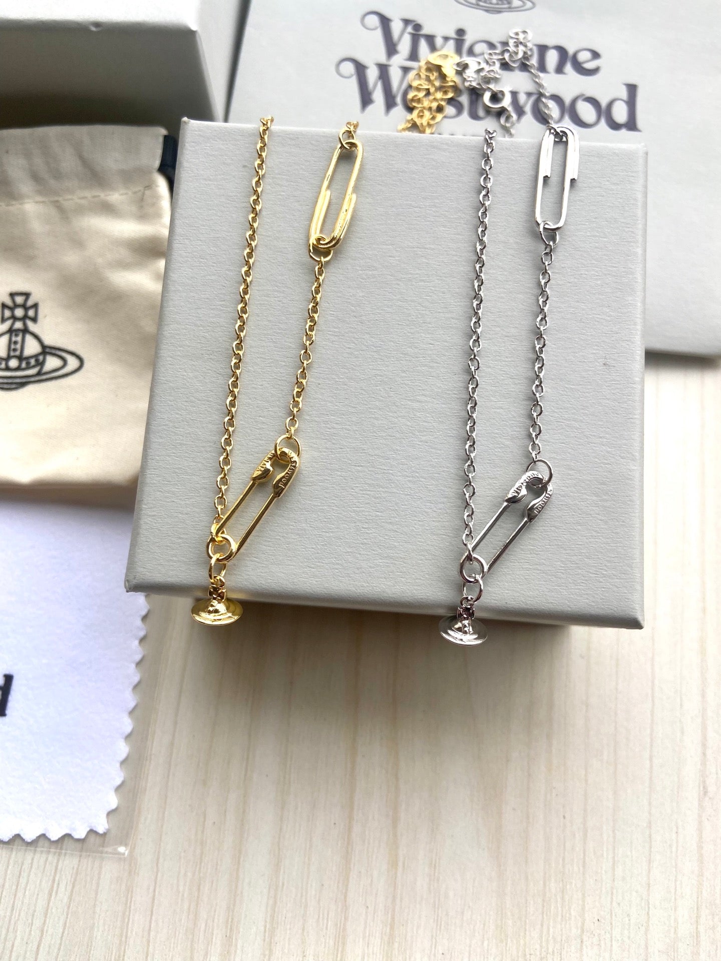 Vivienne WestwoodMinimalist Safety Pin Clavicle Chain