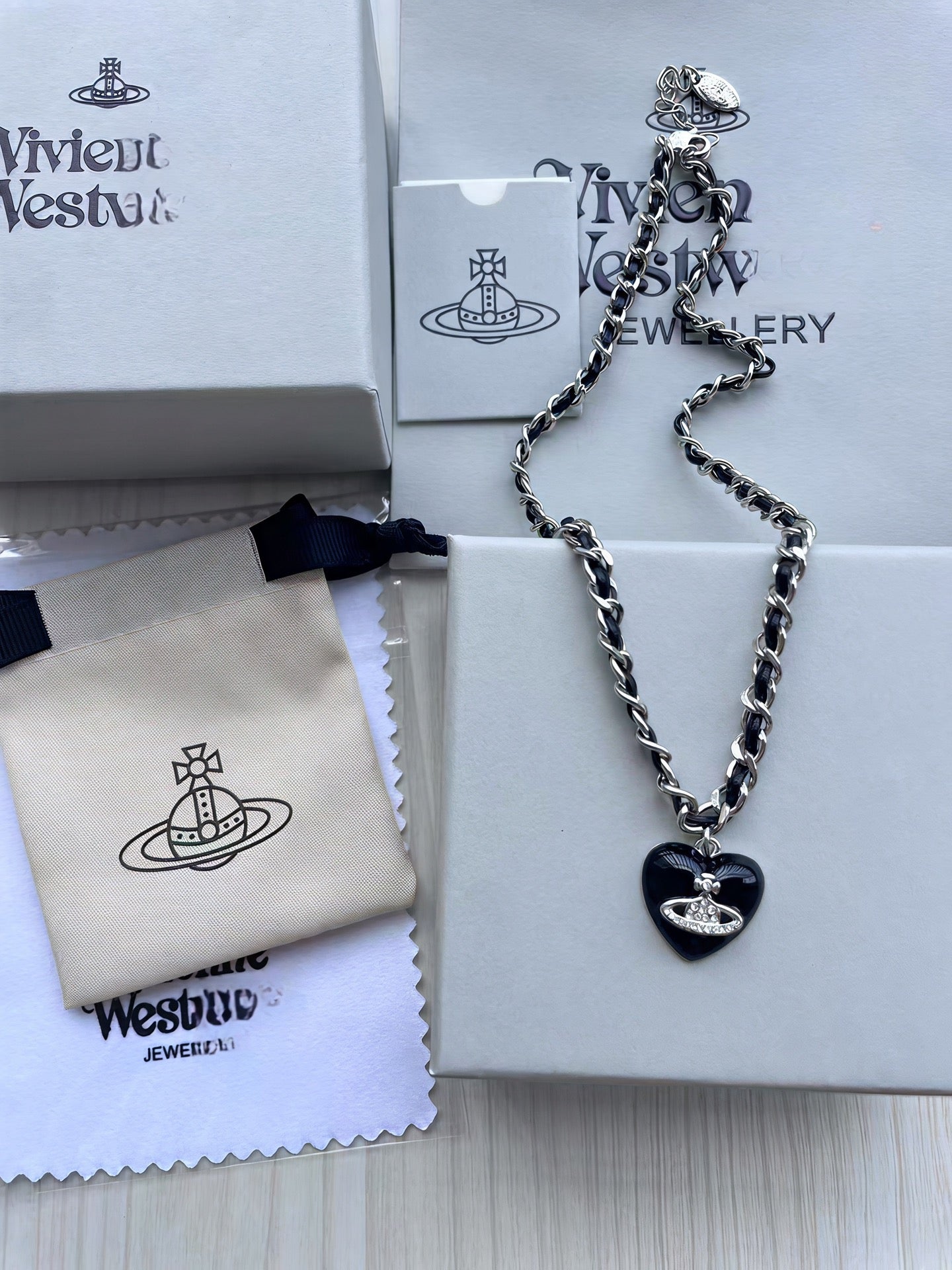 Vivienne Westwood Shell Clavicle Necklace