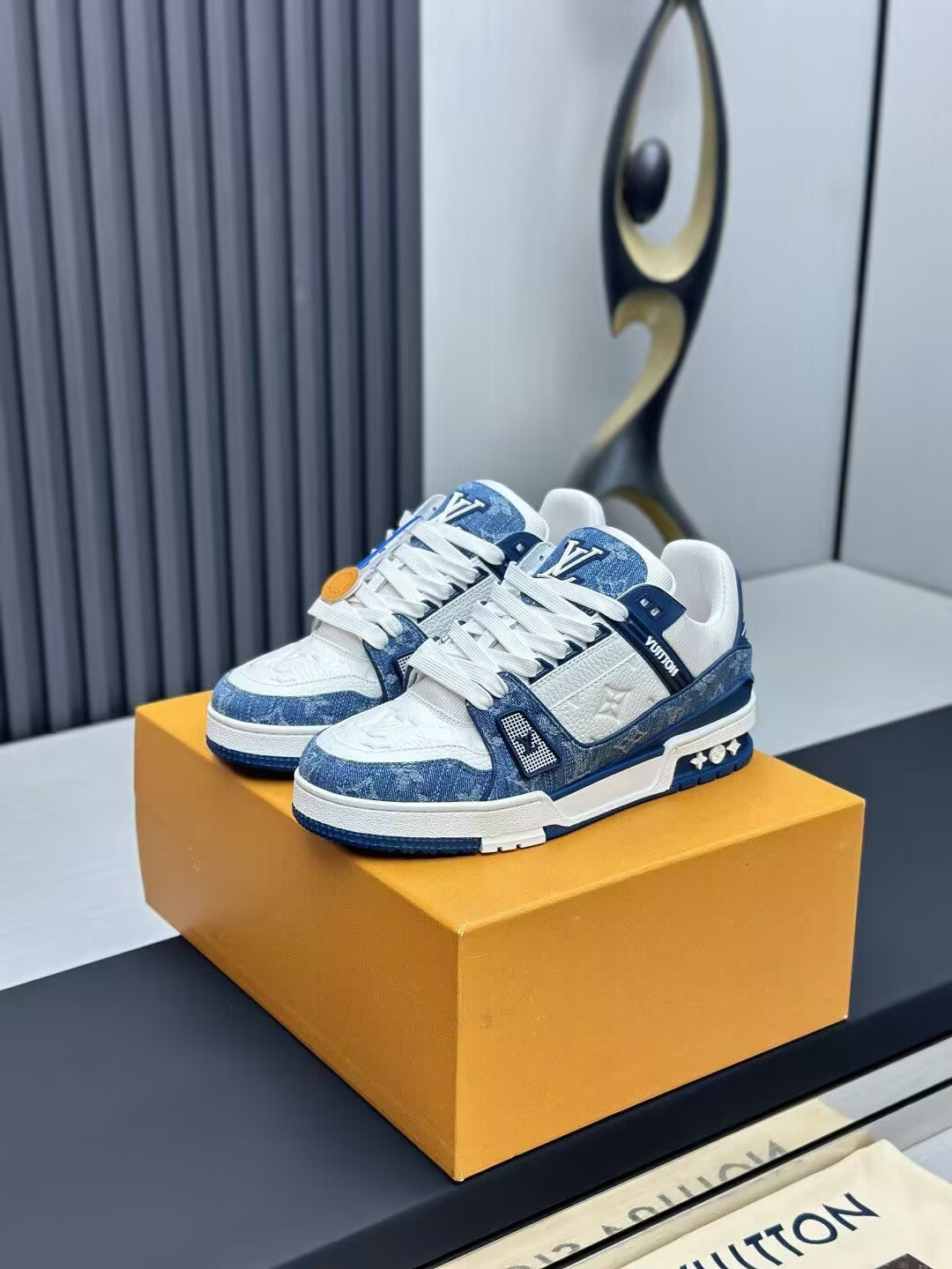 Premium unisex skate sneakers (couples' style)