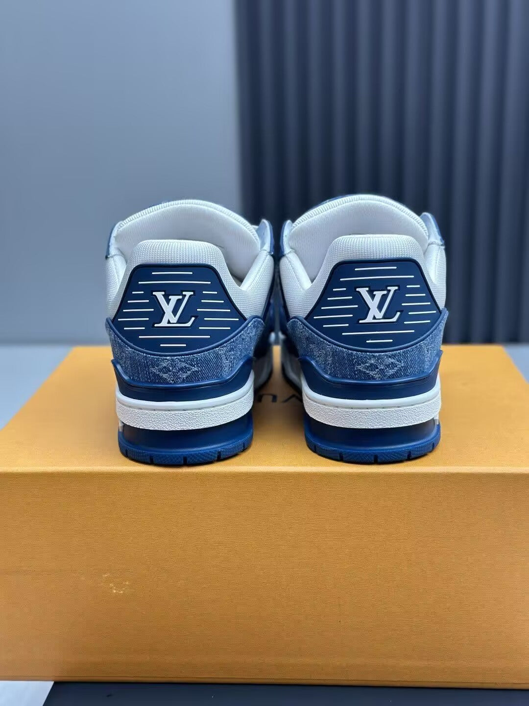 Premium unisex skate sneakers (couples' style)