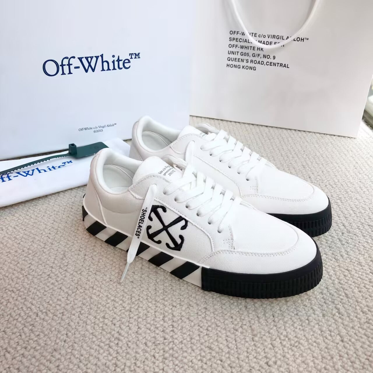 Off-white Classic canvas casual shoes