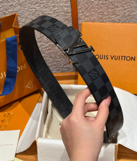 LOUIS VUITTON Men's Classic Reversible Belt