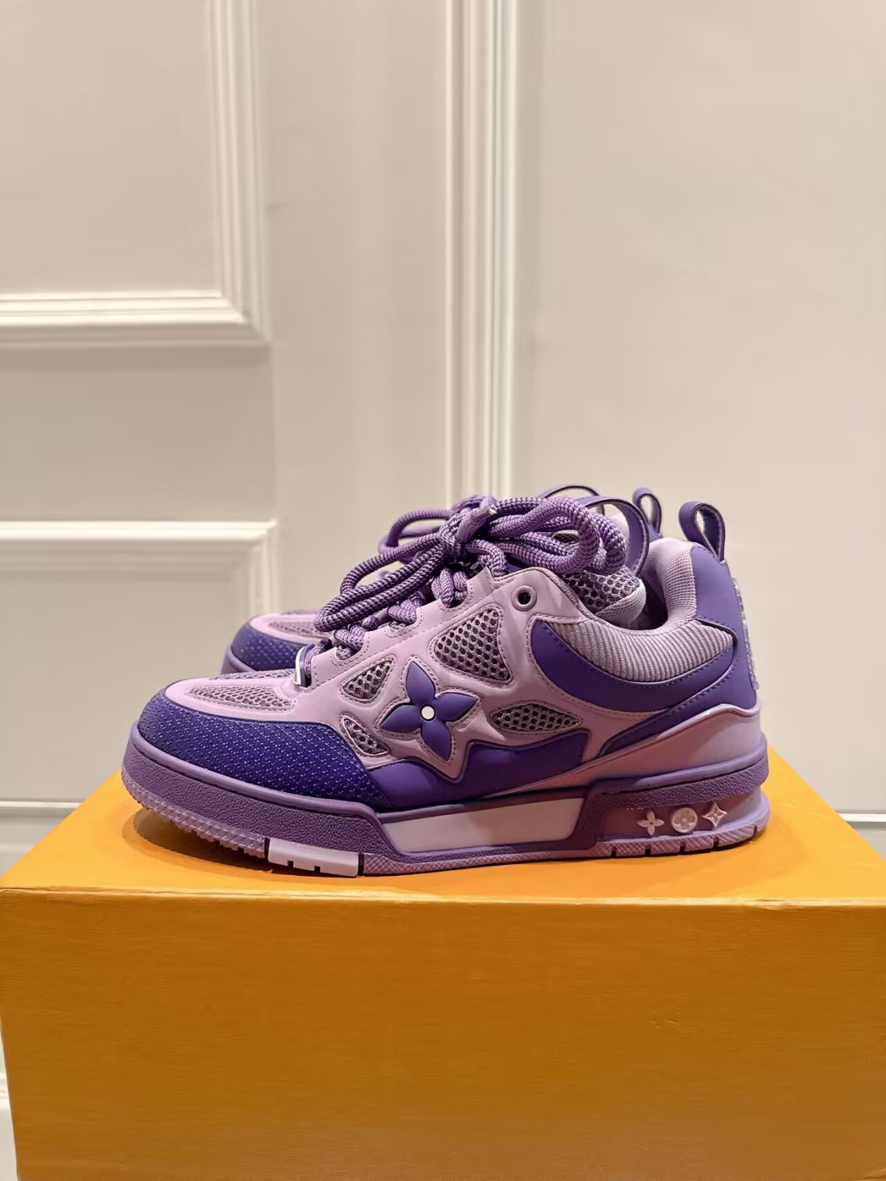 Premium unisex sneakers (couples' style)