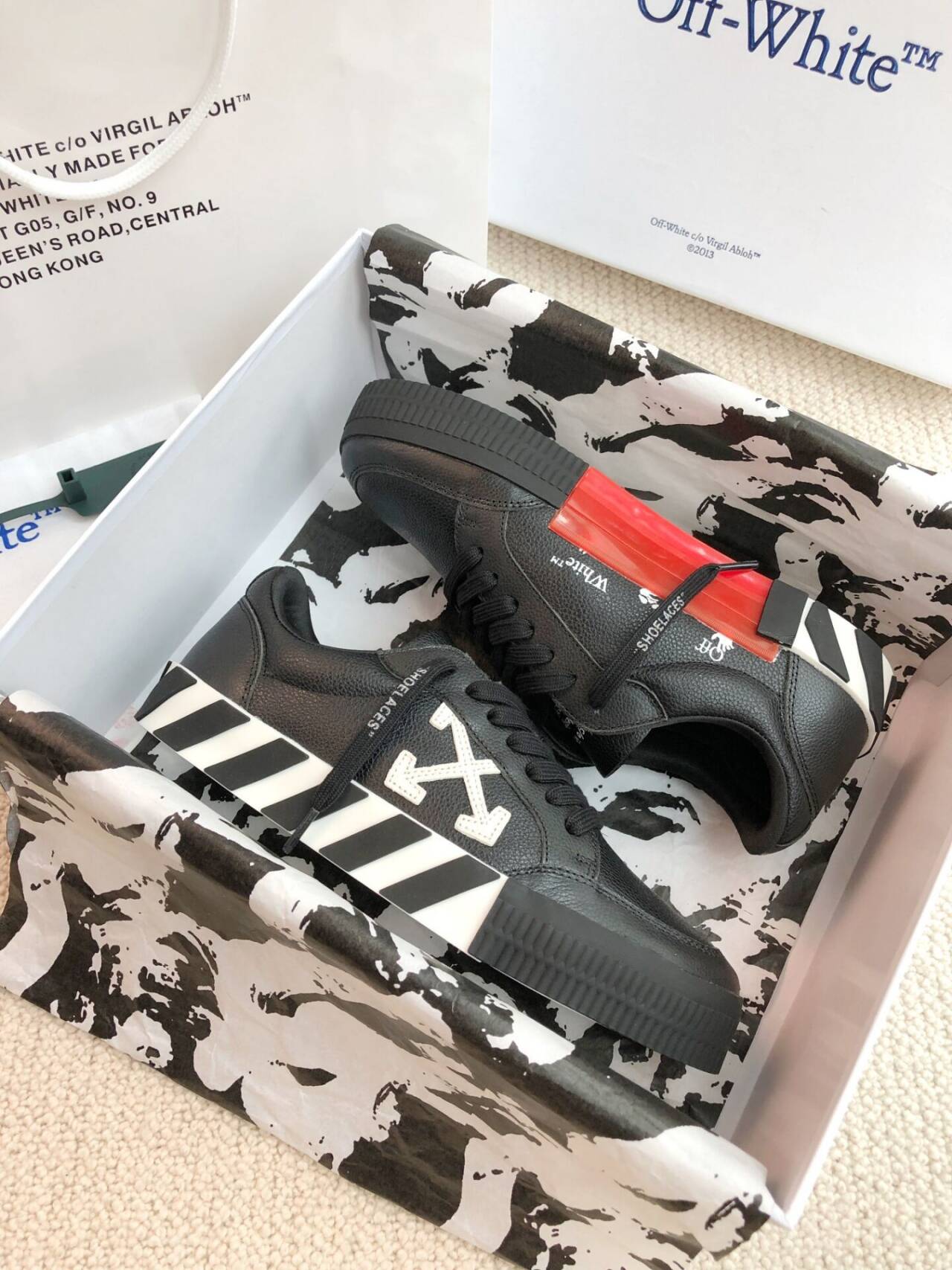 Off-white Classic Leather Casual Shoes
