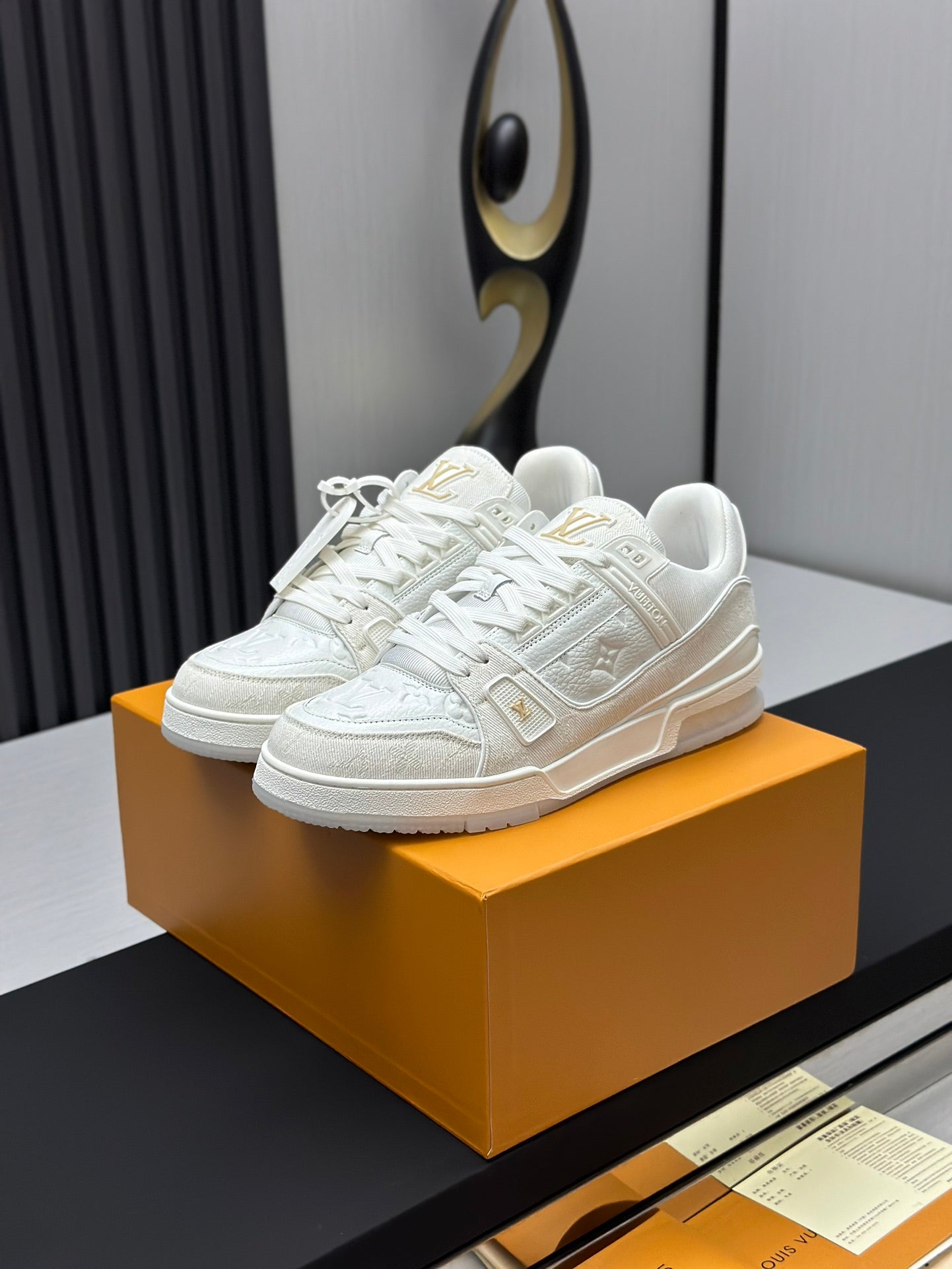 LV Unisex Runway-Style Sneakers