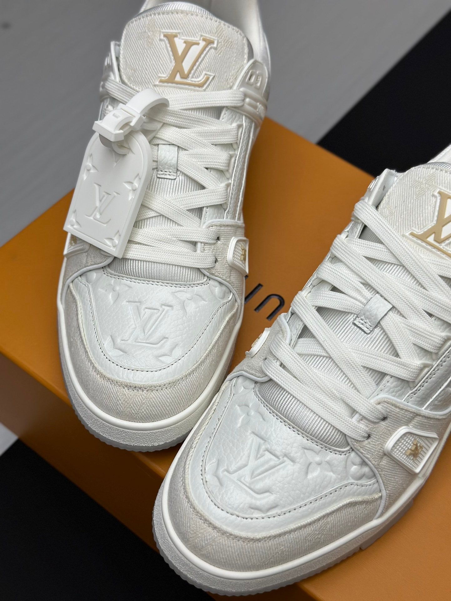 LV Unisex Runway-Style Sneakers