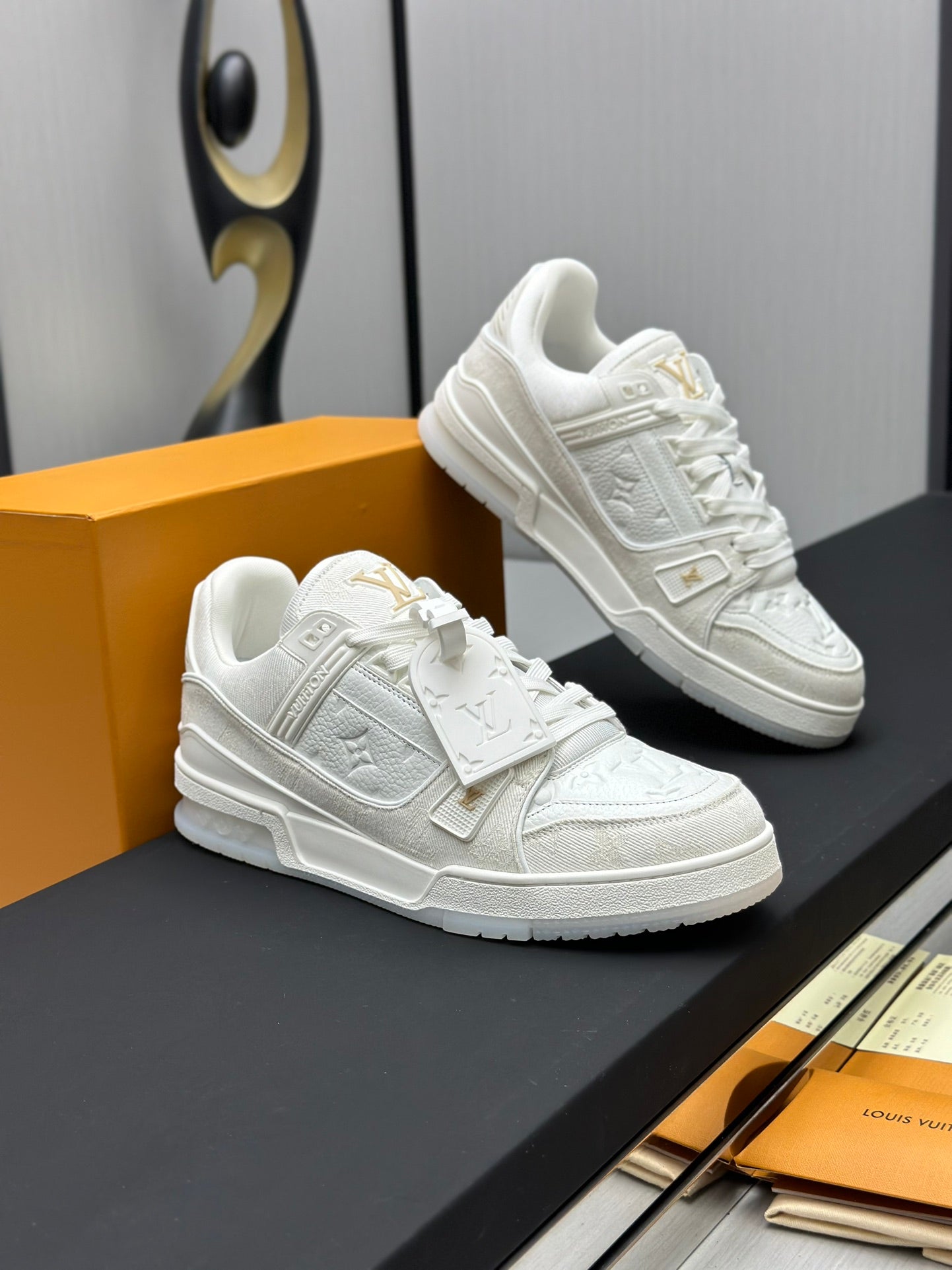LV Unisex Runway-Style Sneakers