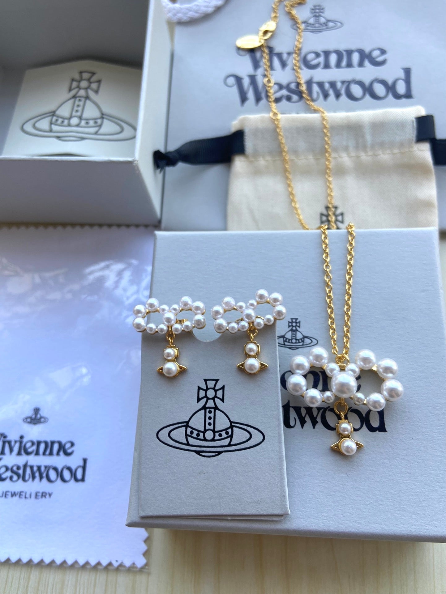 Vivienne Westwood Minimalist Pearl Necklace