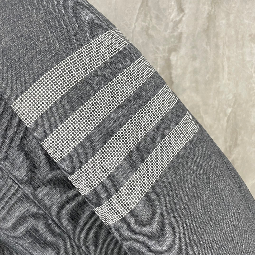 Men's 4-Bar Suit Jacket with Signature Grosgrain Detail