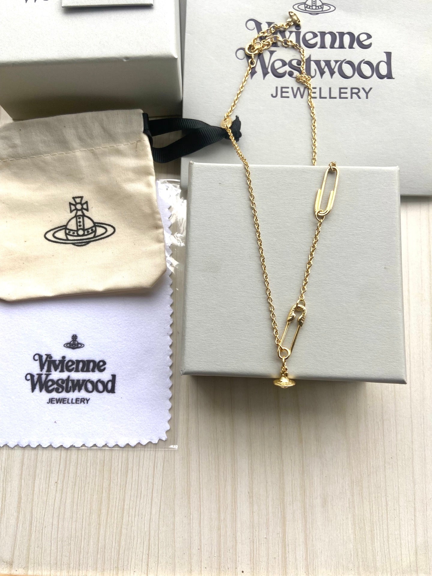 Vivienne WestwoodMinimalist Safety Pin Clavicle Chain