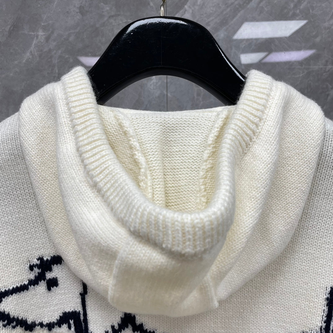 Thom BrowneMen's Classic V-Neck Knitted Cardigan with 4-Bar Sleeve Detail
