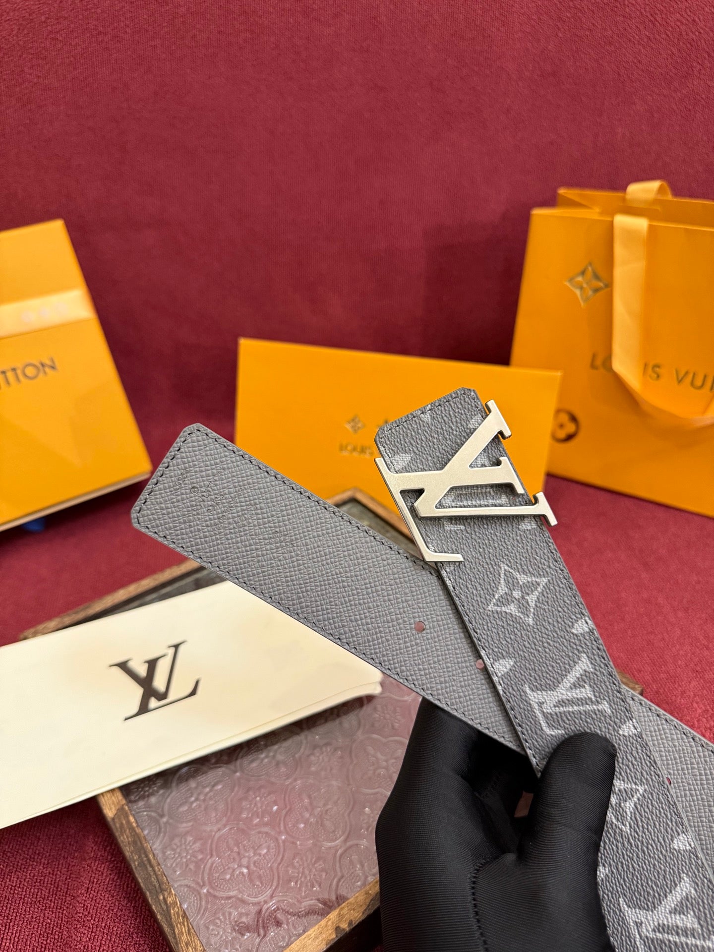 LOUIS VUITTON New Men's Grey Belt