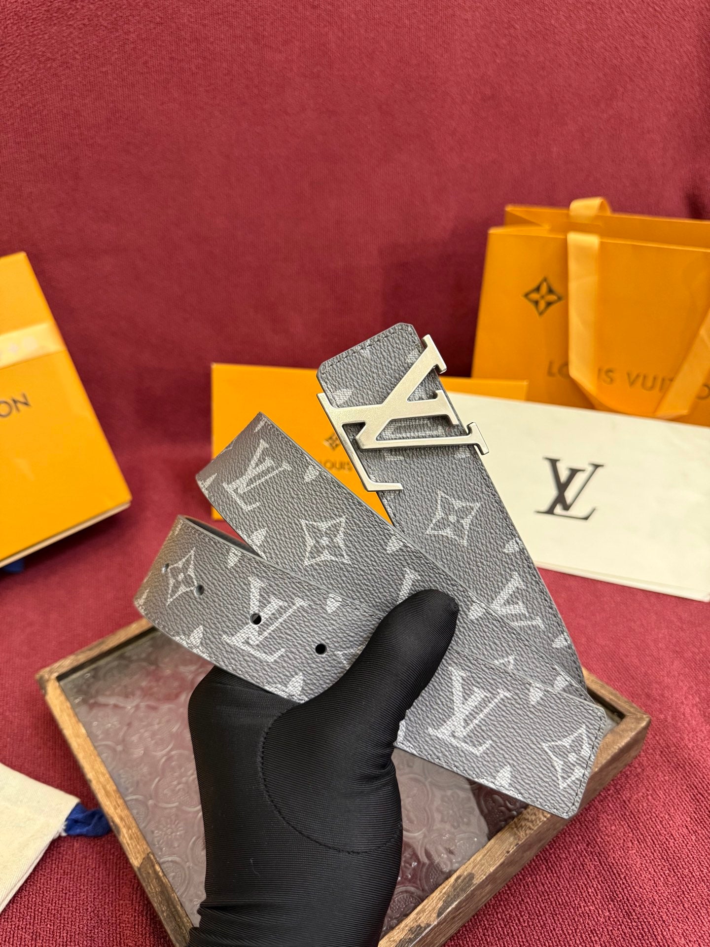 LOUIS VUITTON New Men's Grey Belt