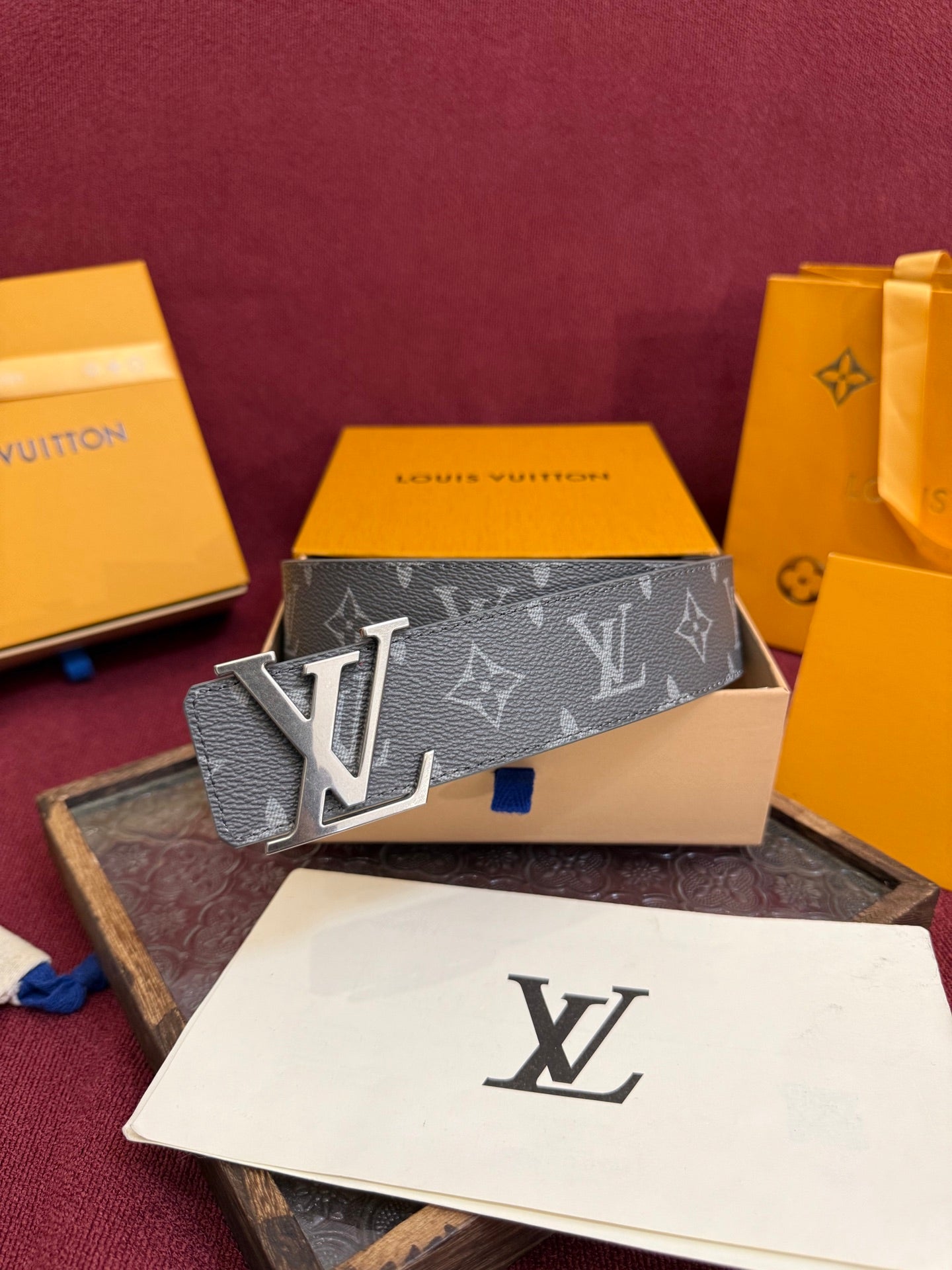 LOUIS VUITTON New Men's Grey Belt