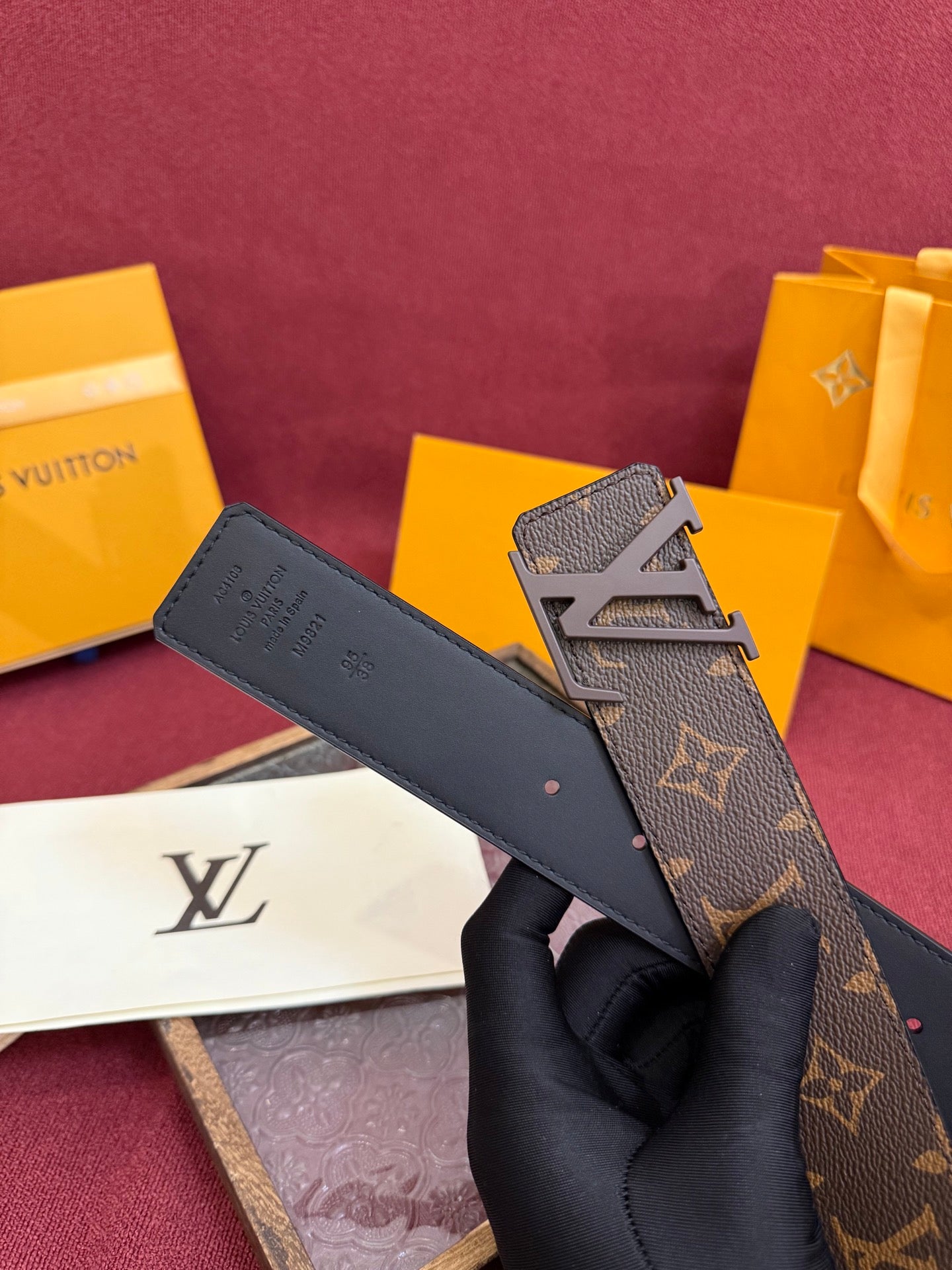 LOUIS VUITTON New Men's Brown Belt