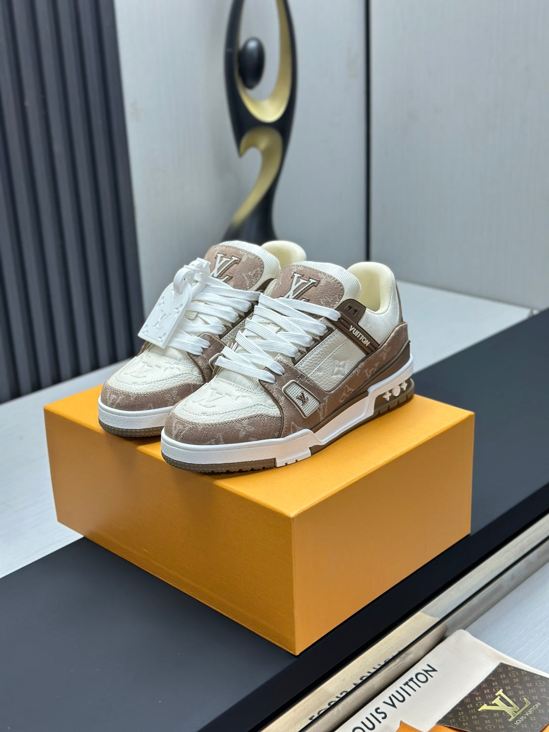 LV Unisex Runway-Style Sneakers