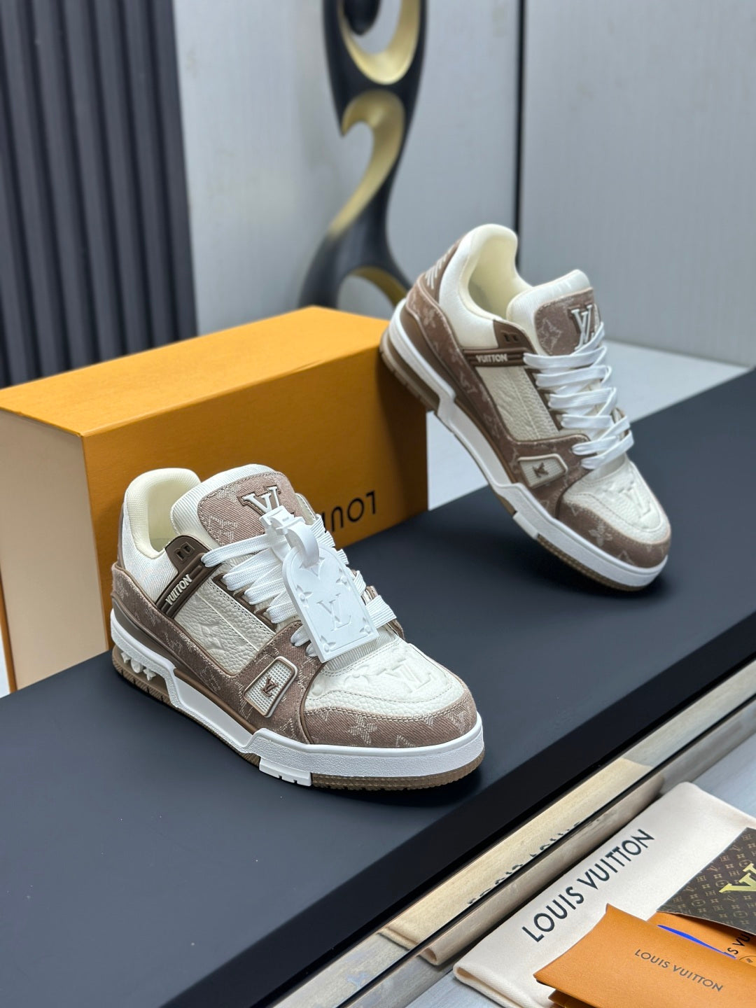 LV Unisex Runway-Style Sneakers