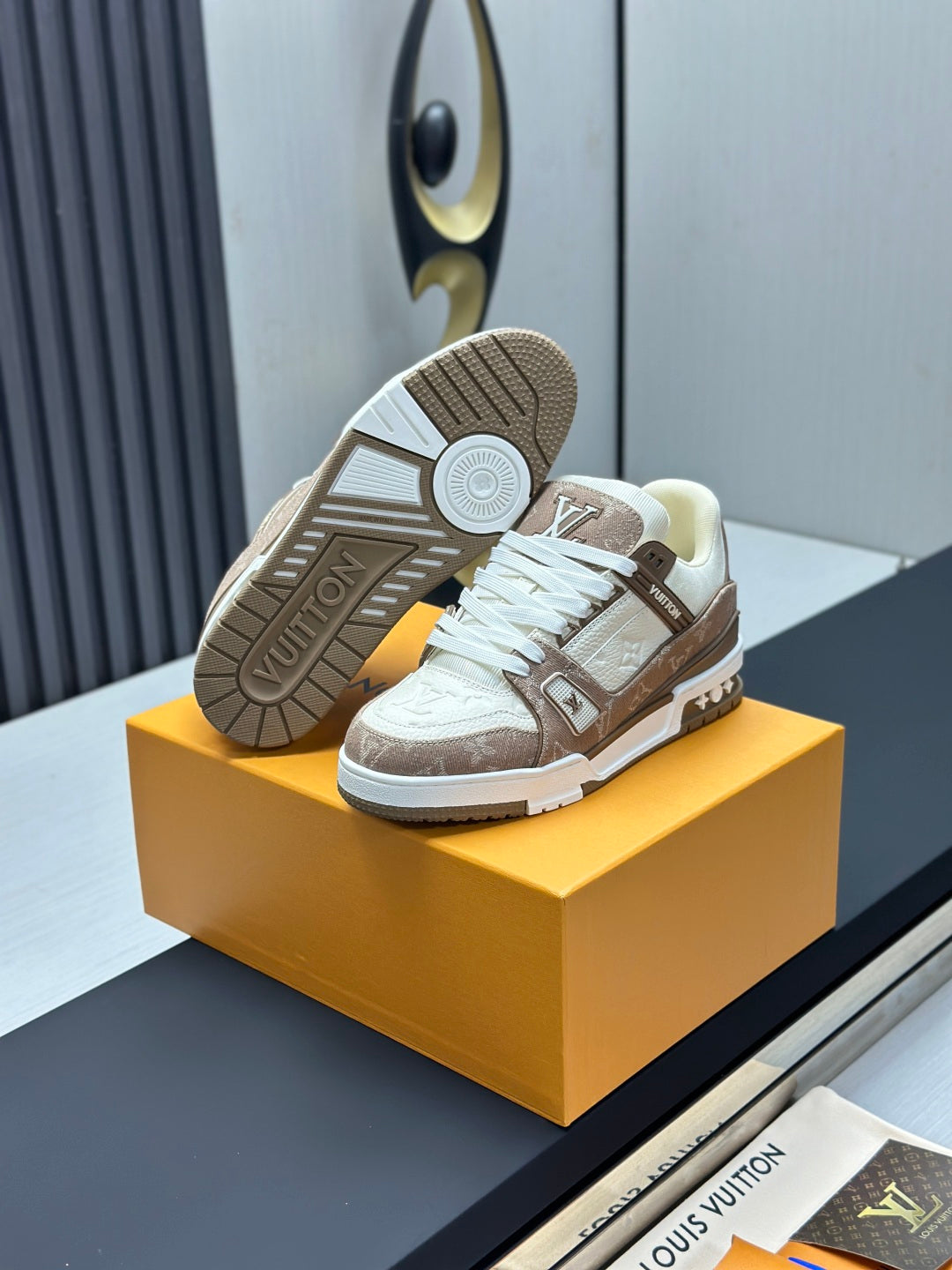 LV Unisex Runway-Style Sneakers