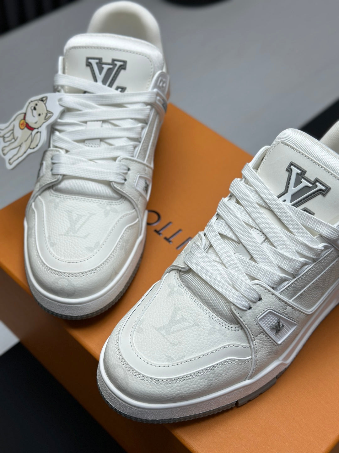 LV Unisex Runway-Style White Sneakers