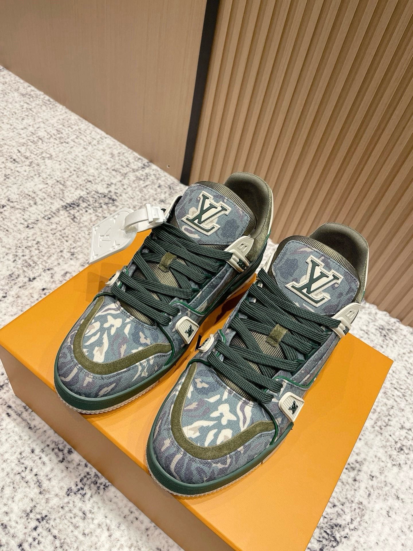 LV Unisex Runway-Style Sneakers